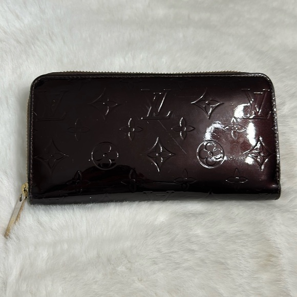 Louis Vuitton Handbags - Louis Vuitton Monogram Vernis Amarante zippy wallet